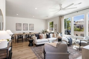Resortwoning, 5 slaapkamers | Woonruimte | Smart-tv