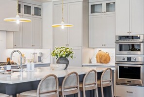 Townhouse, flere soverom | Eget kjøkken | Kjøleskap, ovn, kaffetrakter/tekoker og vannkoker