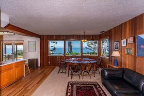 Interior - Abalone Cabin - Charming retreat w/ ocean views! (Trinidad)