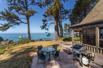 Abalone Cabin-Charming retreat w/ ocean views!