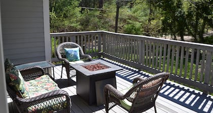 Plymouth Home, Pond and Private Beach Access