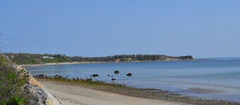 Plymouth Home, Pond and Private Beach Access