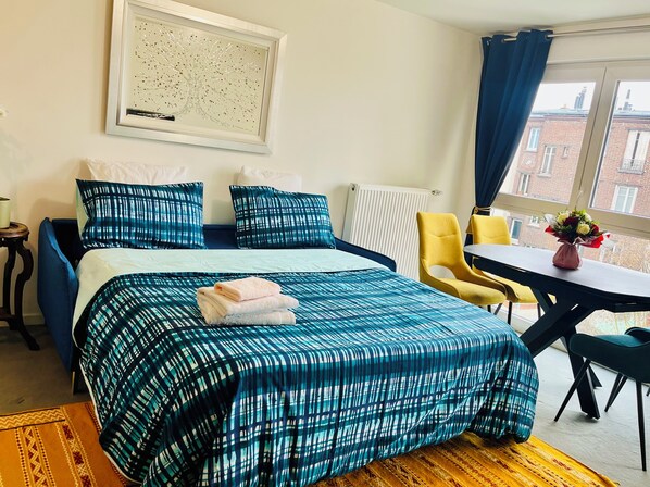 2 bedrooms, iron/ironing board, travel cot, free WiFi