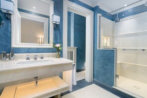 Badewanne, Haartrockner