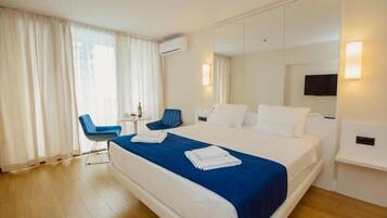 1 bedroom, bed sheets