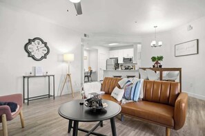 TV, Netflix, Hulu, streaming services