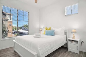 3 Schlafzimmer, Schreibtisch, Bügeleisen/Bügelbrett, WLAN