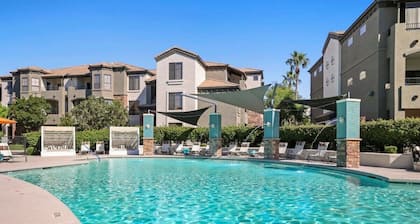CozySuites Modern Urban in Historic Glendale