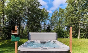Bañera de hidromasaje al aire libre