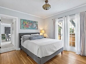 3 slaapkamers, een bureau, een strijkplank/strijkijzer, gratis wifi