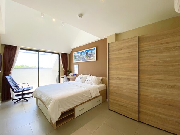 Habitación Deluxe | 1 habitación, muebles diferentes, escritorio y insonorización 