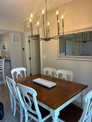 Dining - Leah's Sunset Dreams One Bedroom Condo (Miramar Beach)
