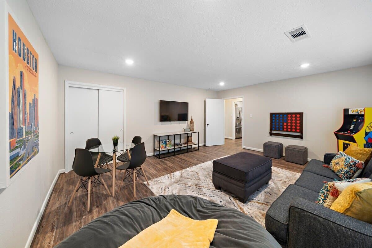 Télévision, jeux vidéo, espaces bureaux