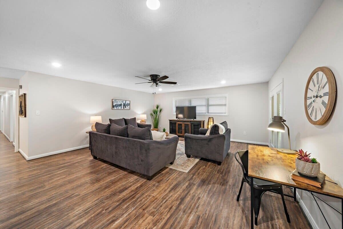 Televisión, videojuegos y oficina 