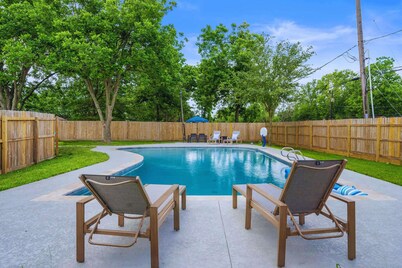 Ultimate Fun Escape:Pool |Arcade|Fire Pit Seating