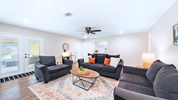 TV, videospill og kontorer