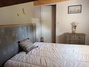 4 bedrooms, iron/ironing board