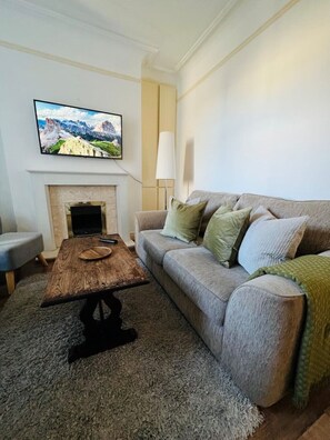 Living area - Amazing HOUSE Anfield, Near Liverpool City Centre (Anfield)