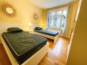 1 slaapkamer, een strijkplank/strijkijzer, wifi, beddengoed