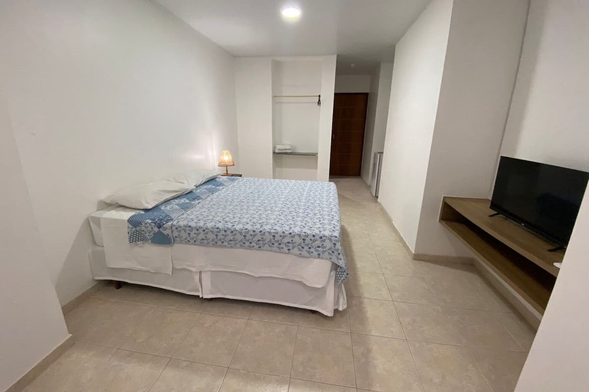 WiFi (free), bed sheets