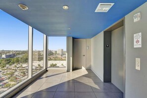 Interior - Modern Ocean View 3 Bedroom Condo Resort Amenities (Hallandale Beach)