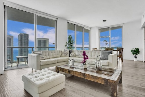Ocean View Lower Penthouse Beach Service Pool & Gym 3001