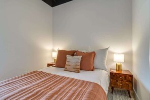 Colchones viscoelásticos, escritorio, tabla de planchar con plancha