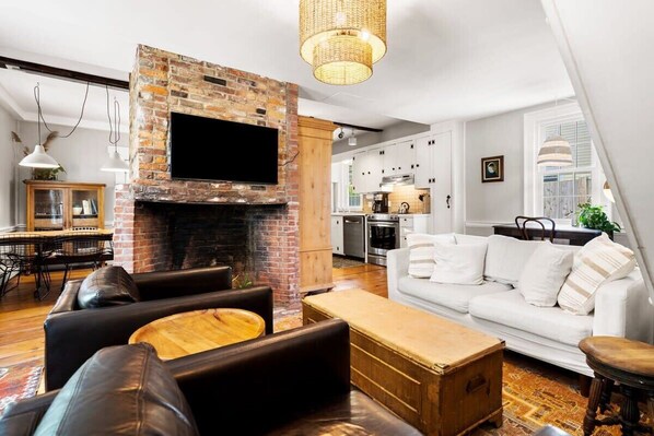 Téléviseur, bureau