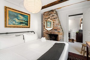 2 bedrooms, desk, iron/ironing board, travel crib