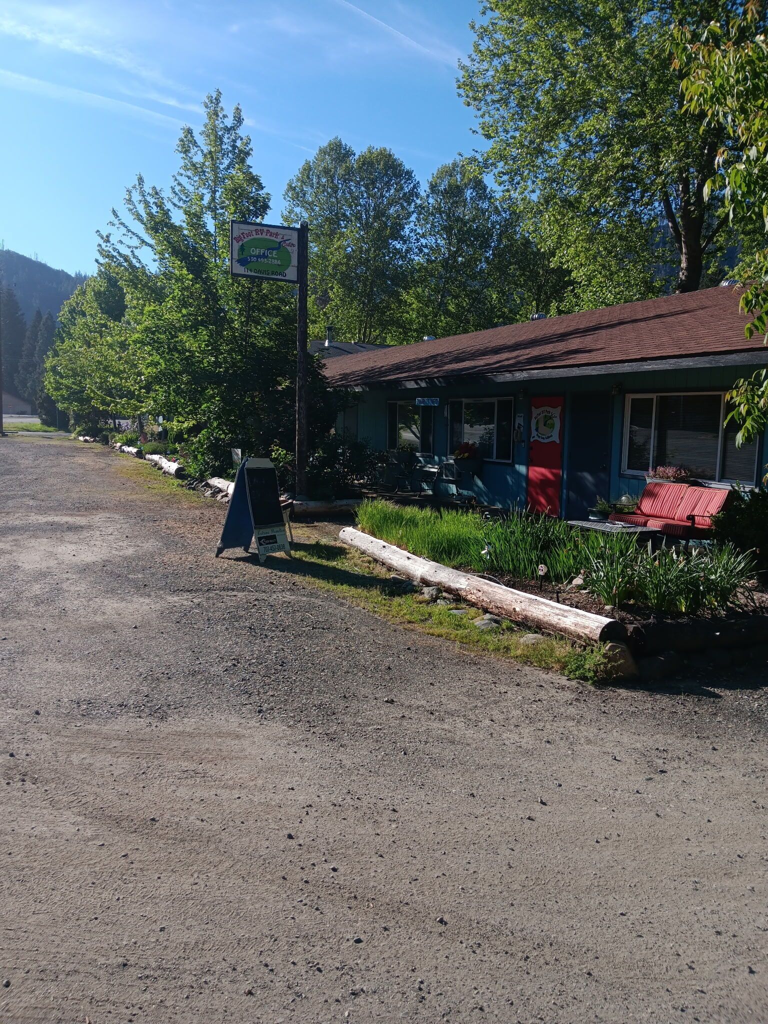 Vista frontal de la propiedad