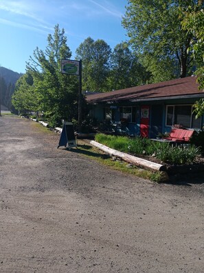 ด้านหน้าที่พัก