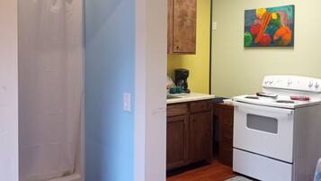 Economy-Apartment | Badezimmer | Handtücher, Toilettenpapier