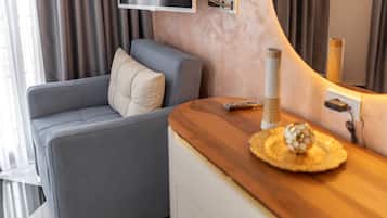 In-room safe, soundproofing, free WiFi