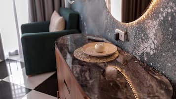 In-room safe, soundproofing, free WiFi