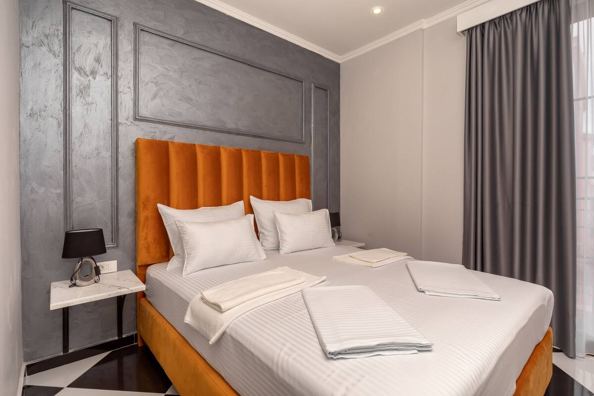 Basic Double Room, 1 Queen Bed, Non Smoking | In-room safe, soundproofing, free WiFi