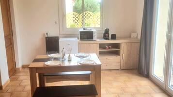 Fridge, microwave, coffee/tea maker, cookware/dishes/utensils