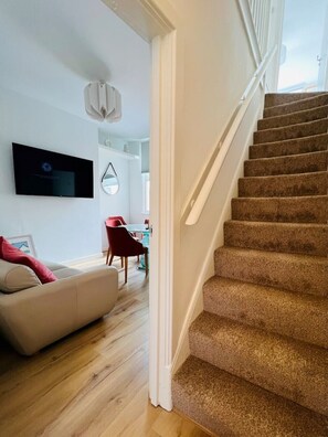 Living area - Liverpool Peach House (Liverpool)