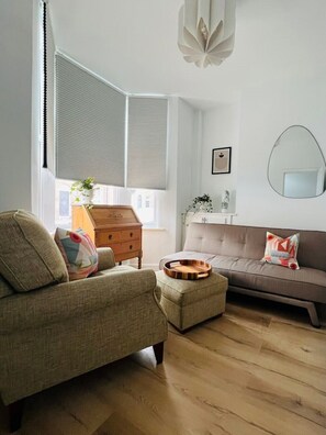 Living area - Liverpool Peach House (Liverpool)
