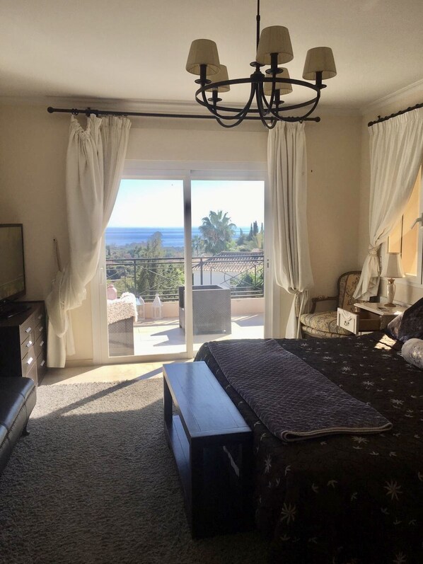 Exclusive Suite, 1 Bedroom, Beach View | Desk, iron/ironing board, free WiFi, bed sheets - Boutique Guest Rooms (Marbella)