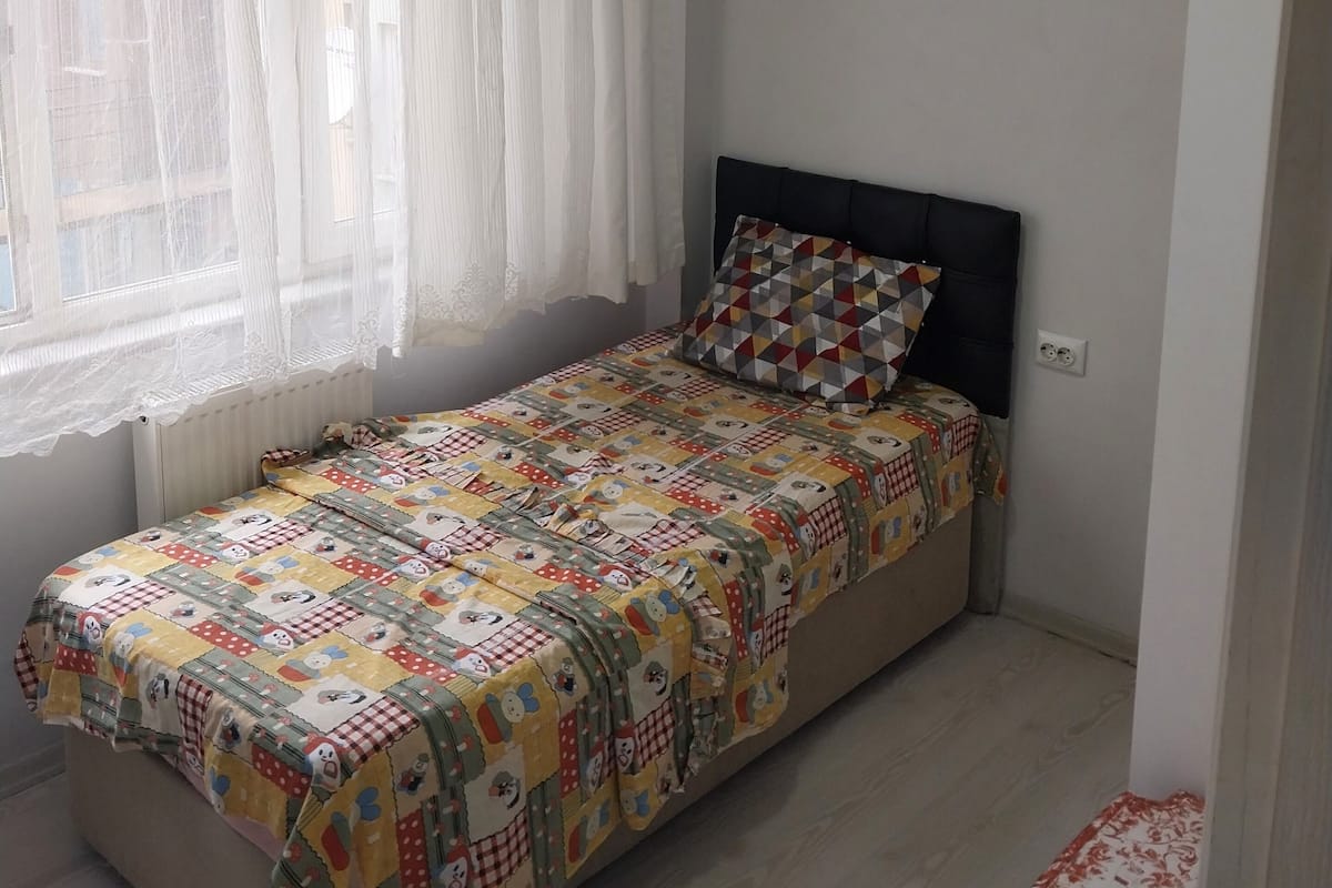 Basic Single Room, 1 Bedroom, Shared Bathroom, City View | 1 bedroom, Egyptian cotton sheets, premium bedding, memory-foam beds