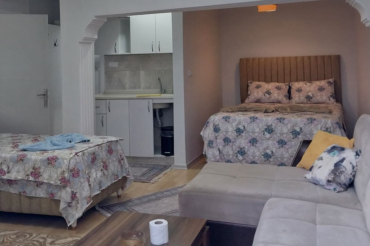 Basic Quadruple Room | 1 bedroom, Egyptian cotton sheets, premium bedding, memory-foam beds
