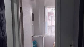 Kamar Single Basic, 1 kamar tidur, kamar mandi umum, pemandangan kota | 1 kamar tidur, seprai katun Mesir, seprai premium, dan busa memori