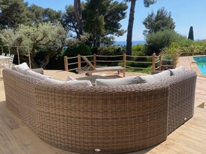 Terrace/patio - Carqueiranne, Loue Villa Nossi bé, Très Calme vue mer Piscine Jardin 8 Personnes (Carqueiranne)