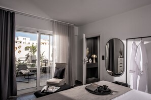 2 chambres, coffres-forts dans les chambres, fer et planche à repasser