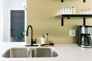 Kondominium (Unit 123 - Upstairs) | Dapur pribadi | Mesin pembuat kopi/teh