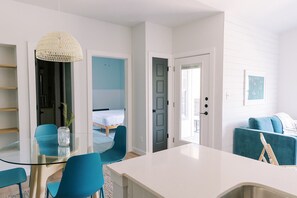 Kondominium (Unit 122 - Upstairs) | Area keluarga | Smart TV