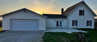 Secluded Athens County 3 bedroom home with loft and beautiful views