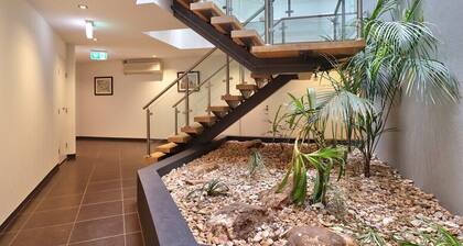 Terminus Apartment I Steps from Geelongs Buzz