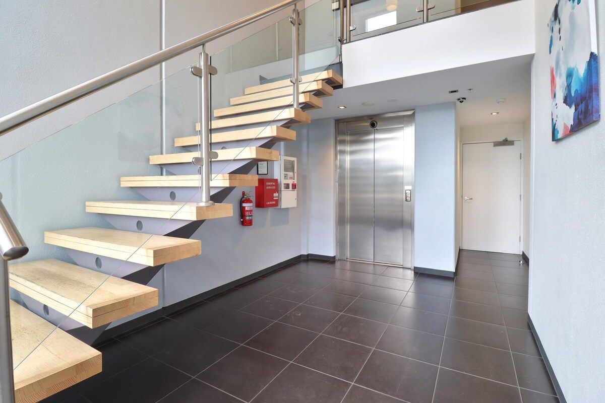 Terminus Apartment I Steps from Geelongs Buzz