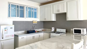 Comfort Suite | Private kitchen | Coffee/tea maker, full-size fridge, microwave, oven - Nautilus Ocean Suites (Bridgetown)
